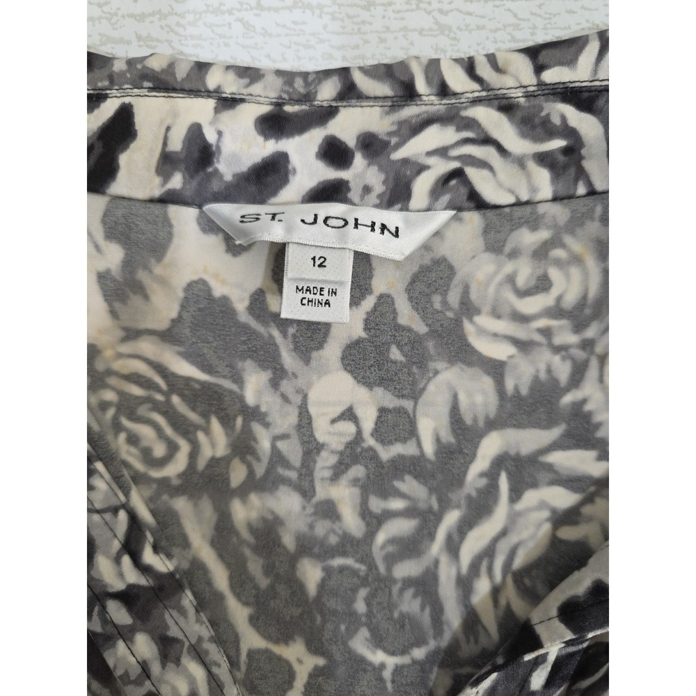 St. John Silk Abstract Collared Blouse Size 12 - Picture 6 of 9